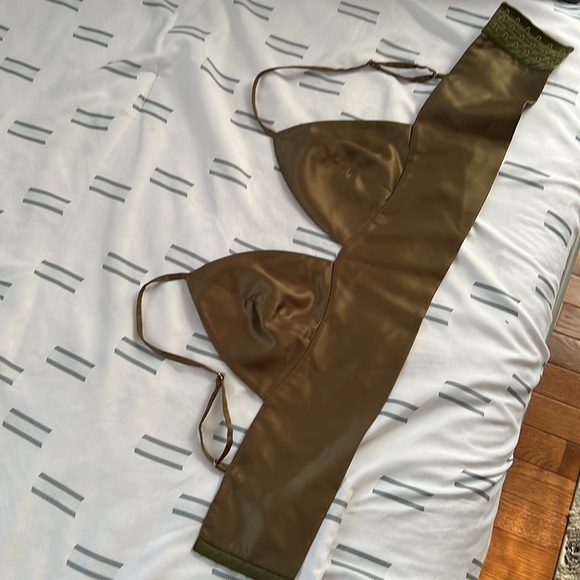 AKIRA satin green crop tank - Picture 3 of 7